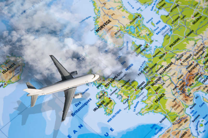 微型飞机飞越欧洲的图像